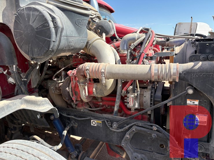 2012-peterbilt-587-image-8