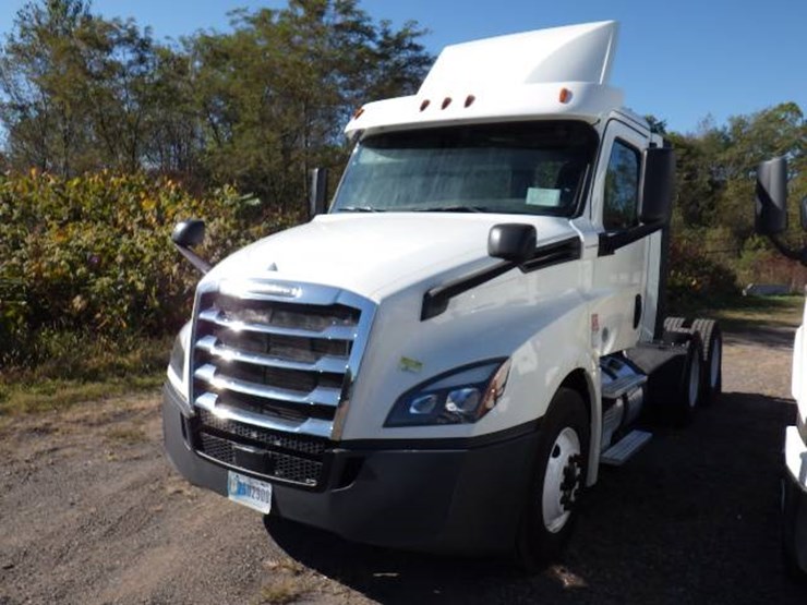 2018-freightliner-cascadia-126-image-1