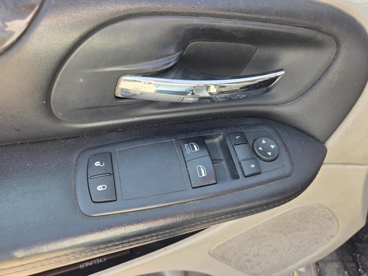 2011-dodge-grand-caravan-image-52