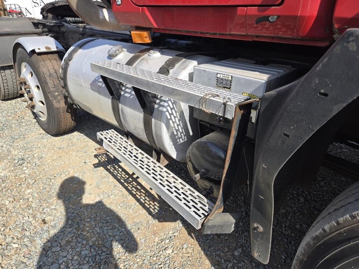 2005-mack-cl733-image-21