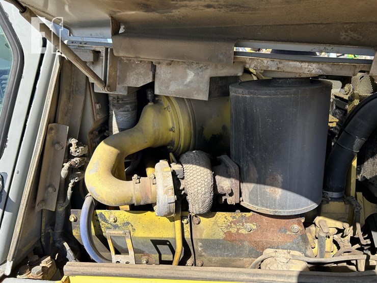 komatsu-d65ex-12-image-24