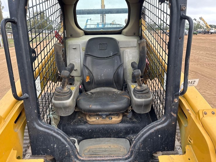 2016-caterpillar-259d-image-23