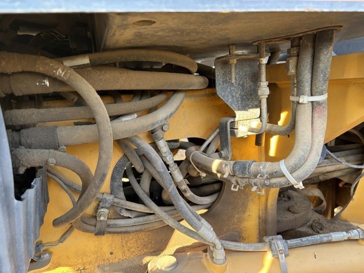2011-deere-872gp-image-39
