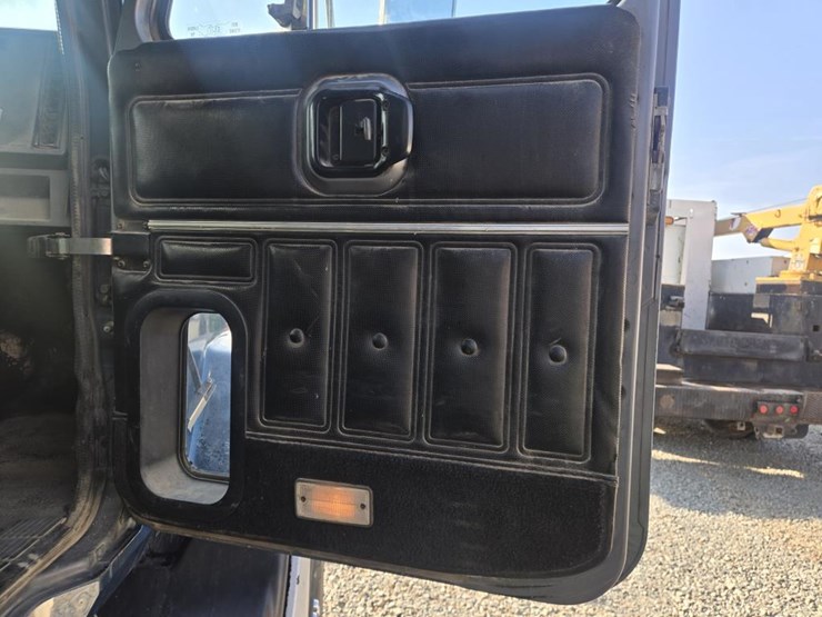 1997-mack-cl700-image-42