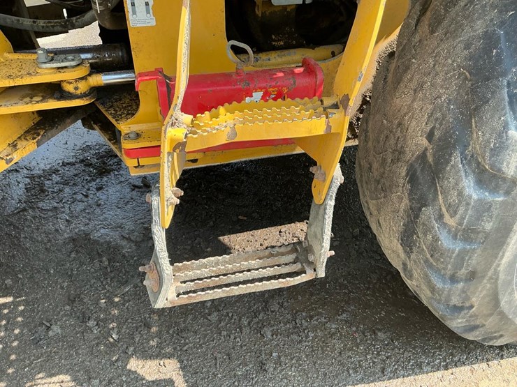 2018-deere-524k-image-47