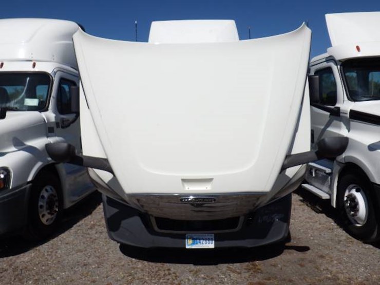 freightliner-cascadia-126-image-13