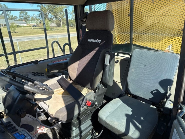 2014-komatsu-hm300-3-image-22