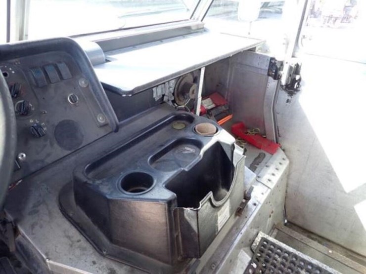 2013-freightliner-mt55-image-19