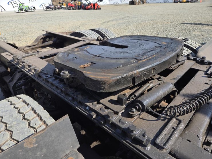 2005-mack-cl733-image-24