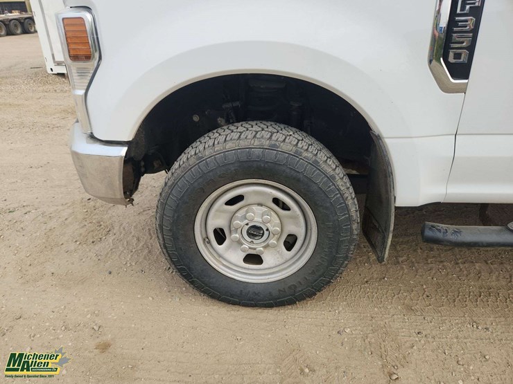 2021-ford-f350-image-32