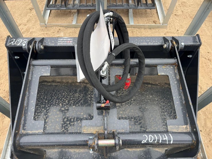 unused-landhonor-mgb-72-44w-44"-mini-grapple-bkt-image-3