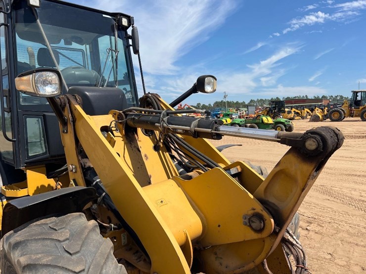 2017-caterpillar-908m-image-21