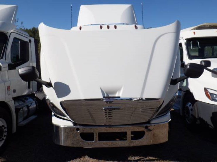 2018-freightliner-cascadia-113-image-13