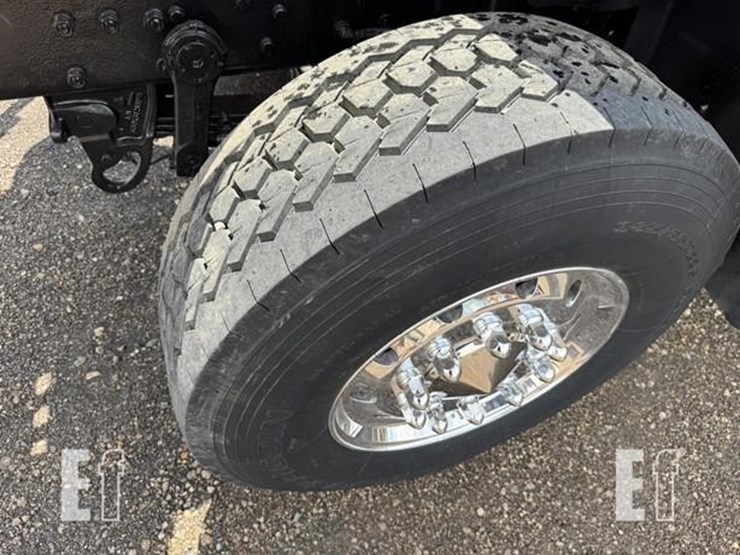 mack-granite-cv713-image-33