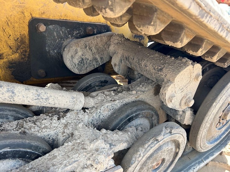 2016-caterpillar-277d-image-14