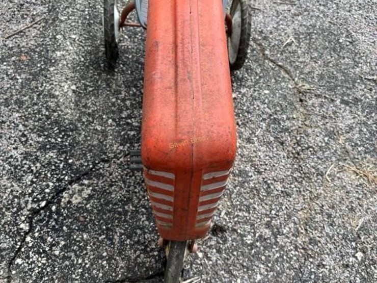 power-trac-pedal-tractor-image-4