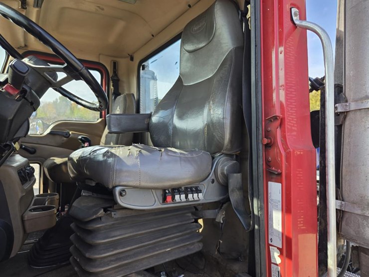 2005-mack-cl733-image-68