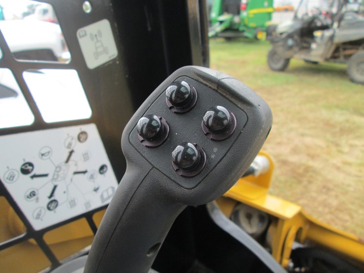 caterpillar-236d-image-25