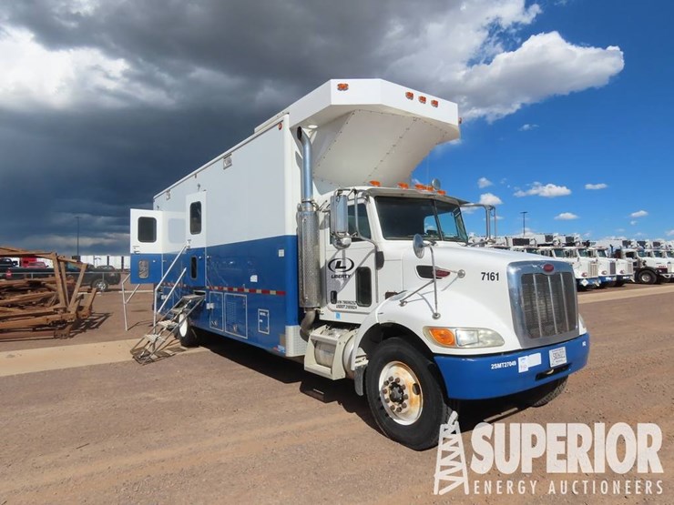 2006-peterbilt-335-image-2