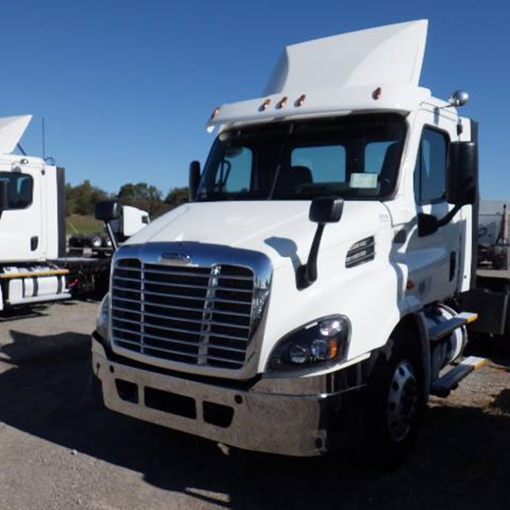 2017 FREIGHTLINER CASCADIA 113