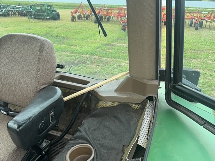 john-deere-8300-image-34