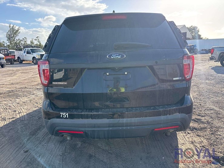 2017-ford-explorer-image-29