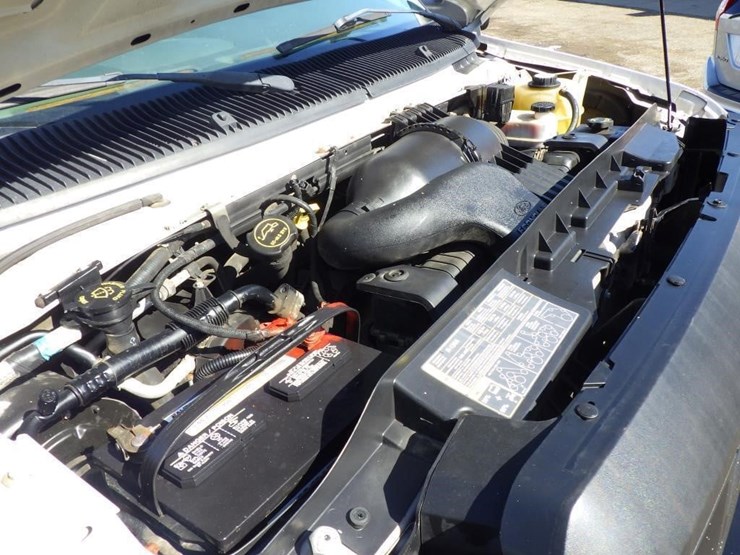 2008-ford-cargo-image-11