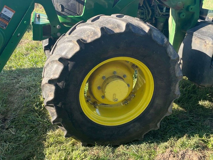 2022-john-deere-6135e-image-16