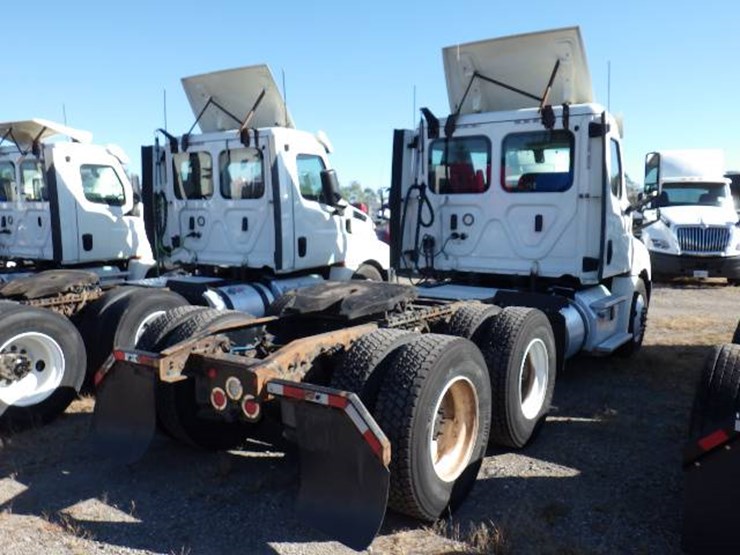 2018-freightliner-cascadia-126-image-5