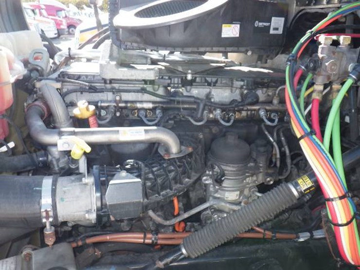 freightliner-cascadia-126-image-13