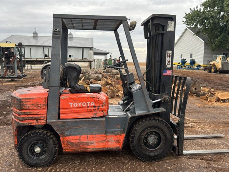 #110-•-toyota-42-5f-g25-forklift-image-5