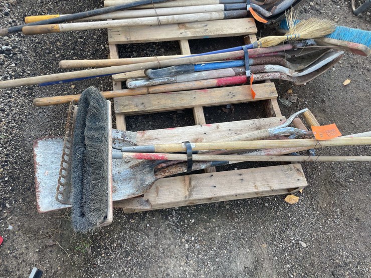 #1903-•-lot-of-(5)-hand-tools-image-1