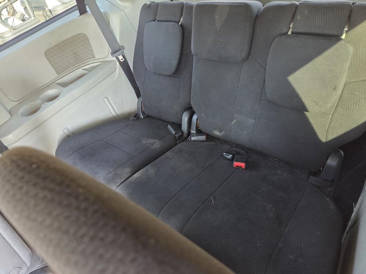 2011-dodge-grand-caravan-image-37
