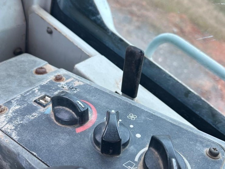 takeuchi-tb175-image-30