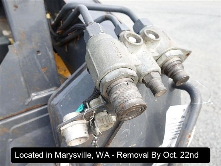 2016-deere-317g-image-3