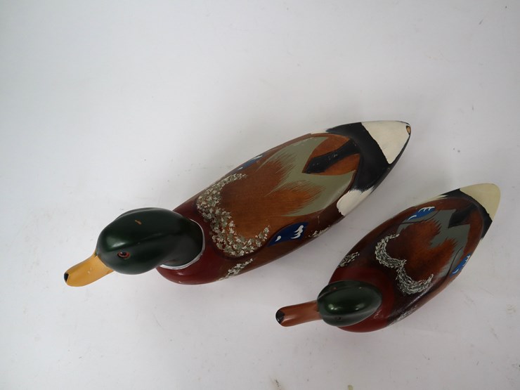 #71-•-#4252-•-(2)-hand-painted-wood-mallard-duck-decoys-image-2