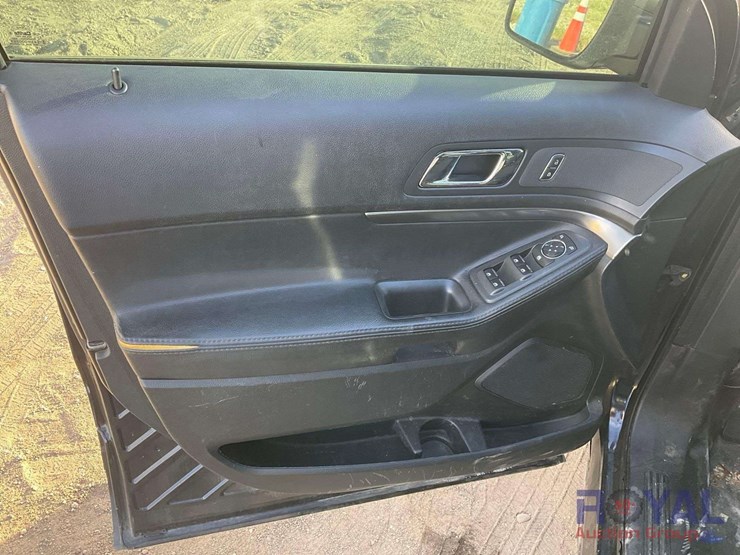 2016-ford-explorer-image-11