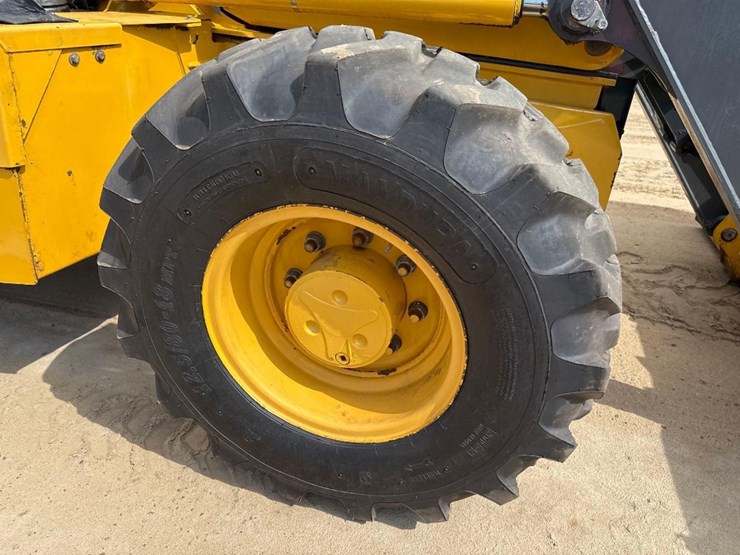 2018-deere-410l-image-11