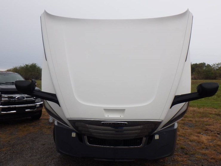 2020-freightliner-cascadia-126-image-13