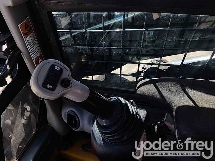 2018-new-holland-c232-image-24