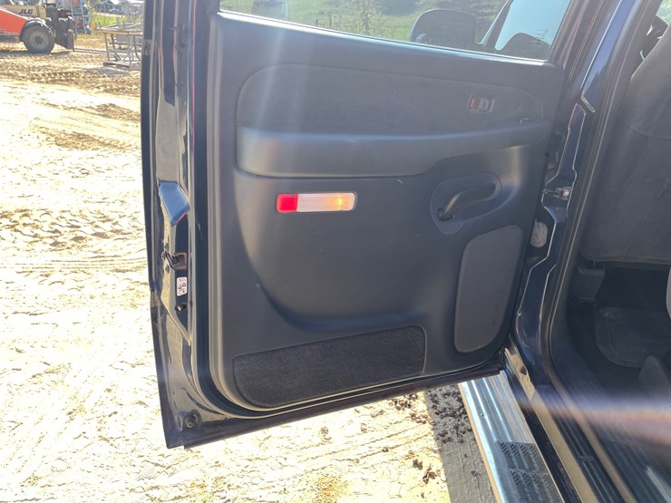 2002-chevrolet-silverado-2500hd-image-33