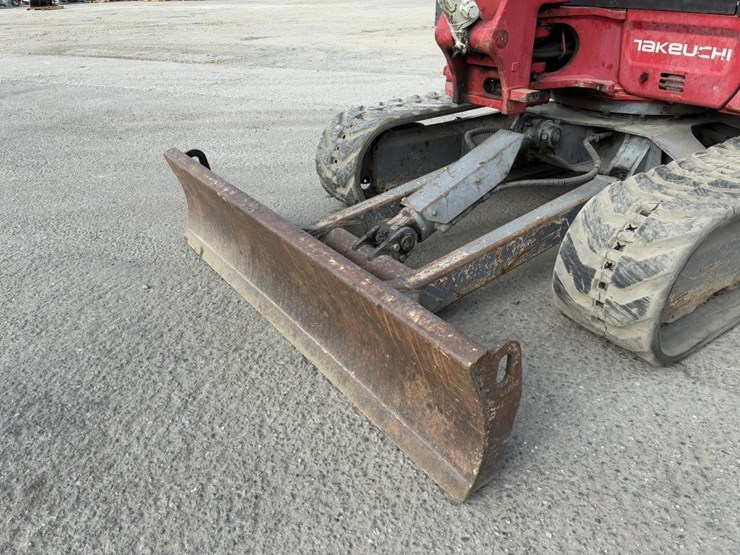 2018-takeuchi-tb253-2-excavator-image-9
