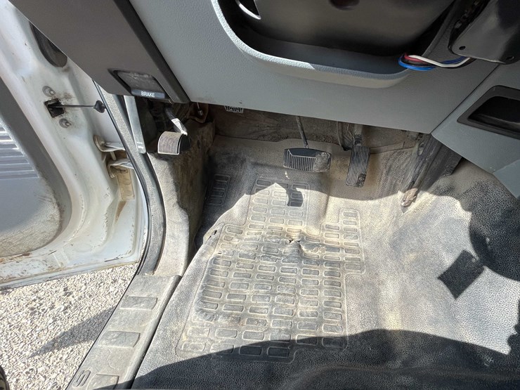 2011-ford-f250-xl-image-49
