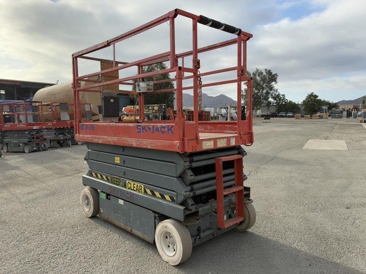 skyjack-sj-3226-scissor-lift-image-4