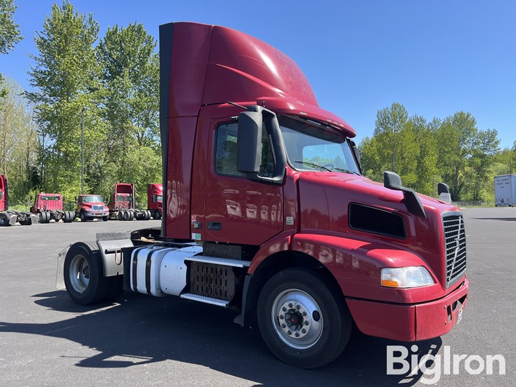 2016-volvo-vnm42t-truck-tractor-image-3