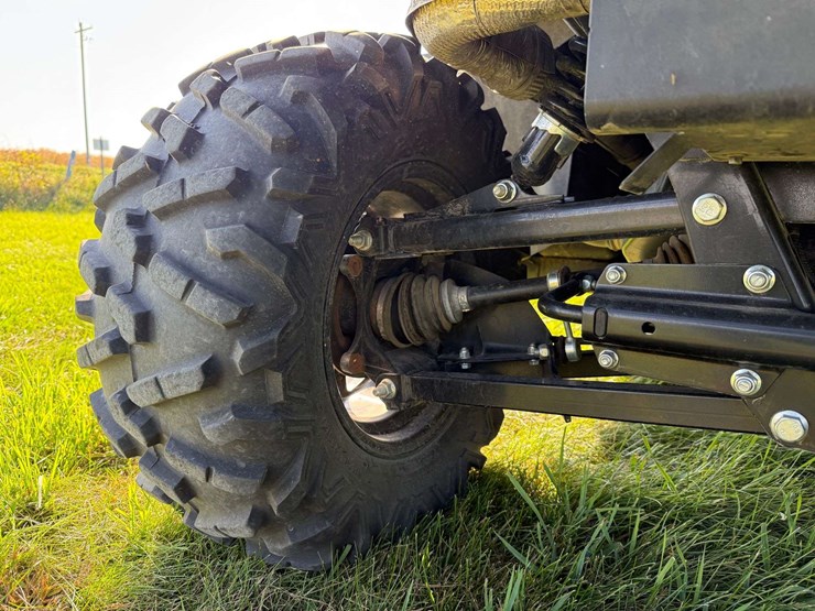 2021-john-deere-gator-image-14