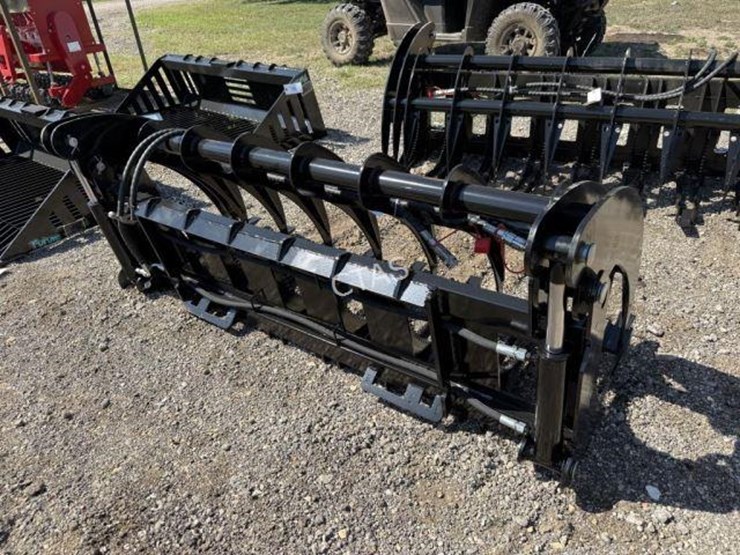 #124-•-skid-steer-curved-grapple---72"-image-2