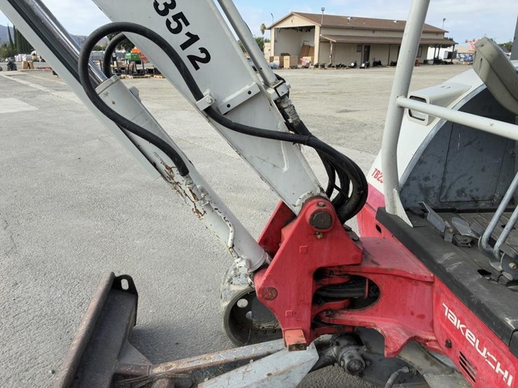 2018-takeuchi-tb253-2-excavator-image-11