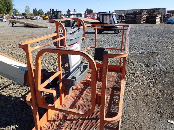 2012-jlg-400s-image-20