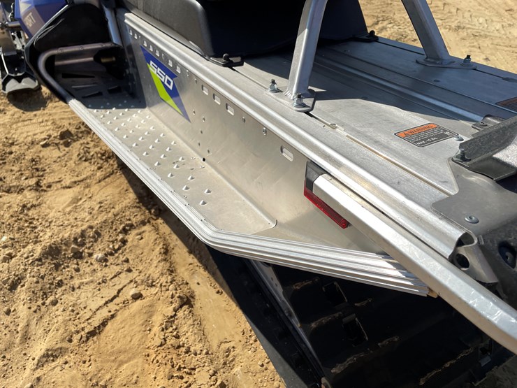 #1897-•-2024-polaris-indy-550-sport-snowmobile-(sells-with-bill-of-sale-only)-image-32